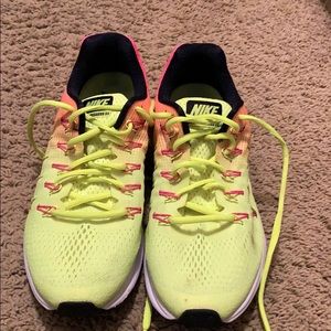 Women’s Size 9.5 Nike Zoom Pegasus 33 shoes